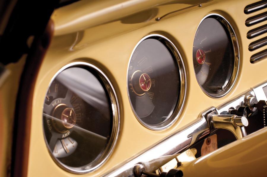  Studebaker Commander State Convertible 1951 года  (фото 9 из 32)